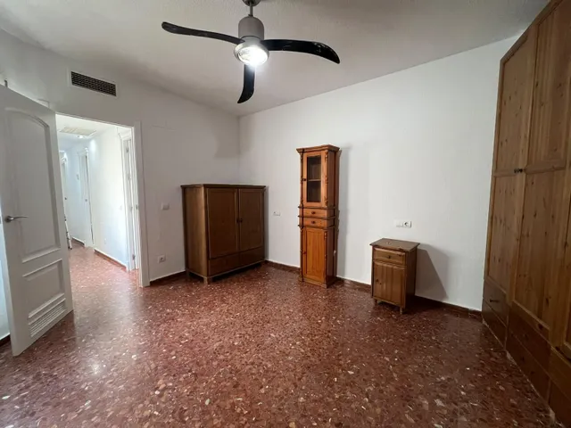 Amplio piso en alquiler en Plaza San Rafael, Córdoba — 26
