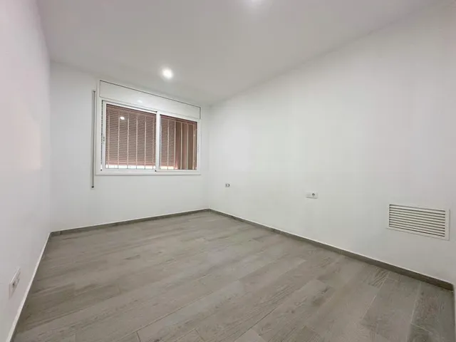 Amplia y Moderna Planta Baja Reformada en Marianao, Sant Boi de Llobregat — 19