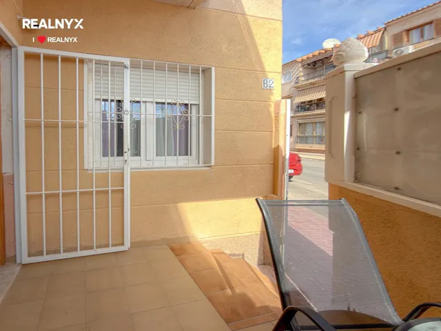 Encantador apartamento tipo bungalow con amplia terraza y licencia turística + Piscina comunitaria + Amplio patio — 8