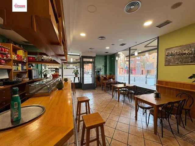 Se vende Bar Restaurante completamente acondicionado y en fu - foto 3