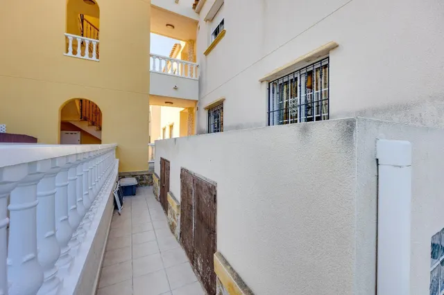 Bungalow en planta baja con amplio jardín privado y aparcamiento en Cabo Roig — 31