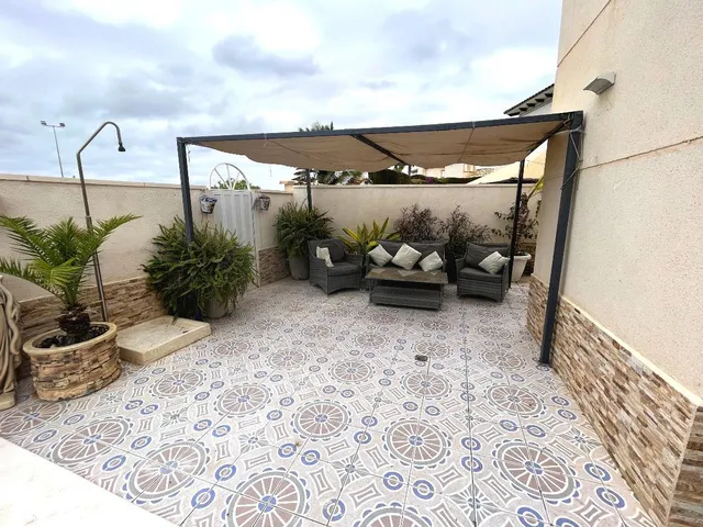 Villa independiente totalmente renovada con apartamento independiente y piscina en La Zenia!!! — 22