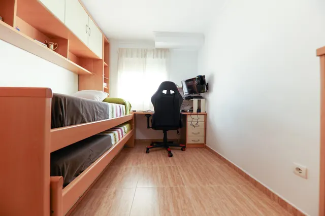 Amplio piso de 3 dormitorios con terraza, garaje y trastero en Las Lagunas — 24