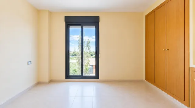 DEL PATIO A LA PISCINA. DE LA TERRAZA A LA MONTAÑA. ENTRE AMBOS, 161 M2 PARA TERMINAR A TU MANERA.!! — 13