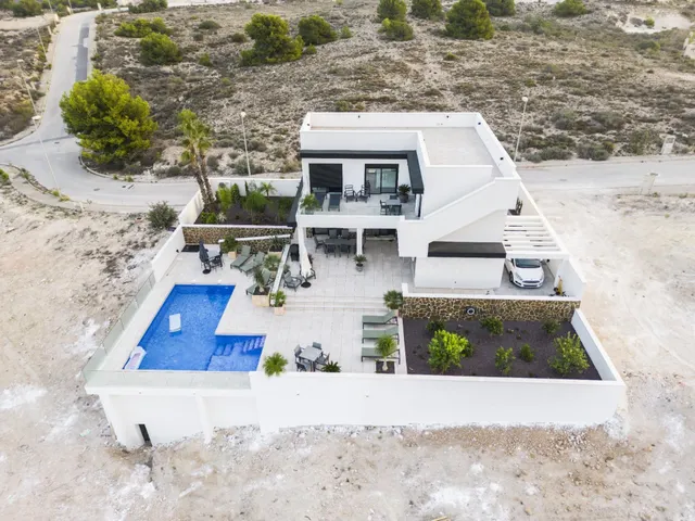 EXCLUSIVA VILLA DE LUJO DE NUEVA CONSTRUCCIÓN EN CIUDAD QUES