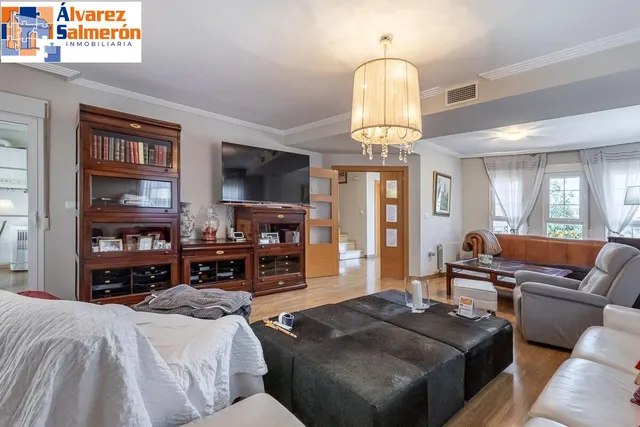 Casa pareada con piscina y vistas despejadas en Huétor Vega — 11