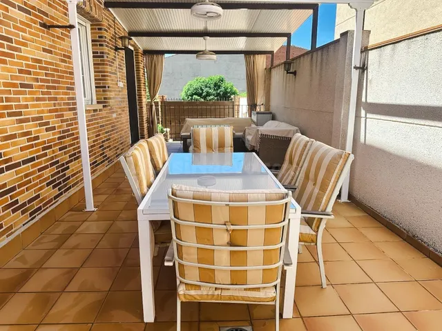 Gran Chalet  en Ocaña, Toledo. — 3