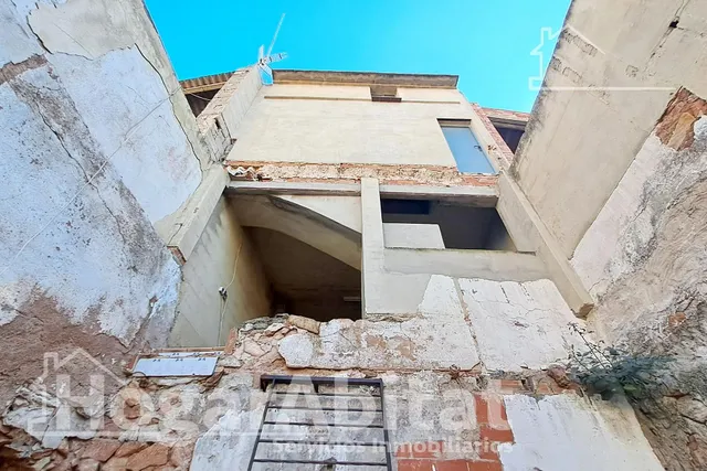¡OPORTUNIDAD INCREÍBLE! TERRENO URBANO AMPLIO Y CON COCHERA — 9