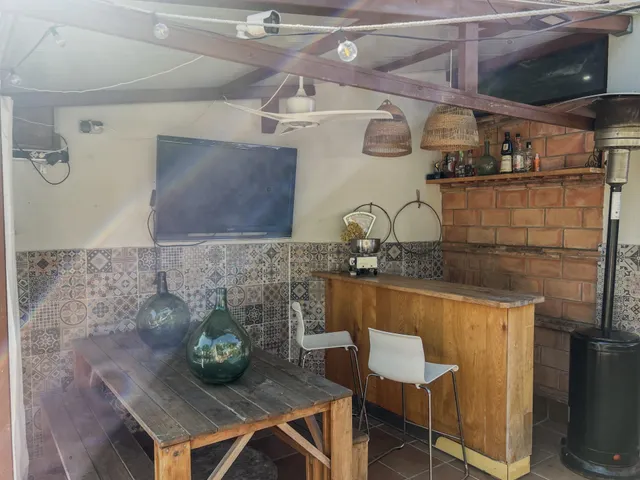 Chalet esquinero con apartamento independiente y piscina en Sant Pere de Ribes — 6