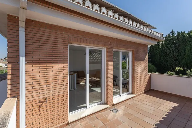 EXCLUSIVO CHALET INDIVIDUAL EN HUÉTOR VEGA — 40