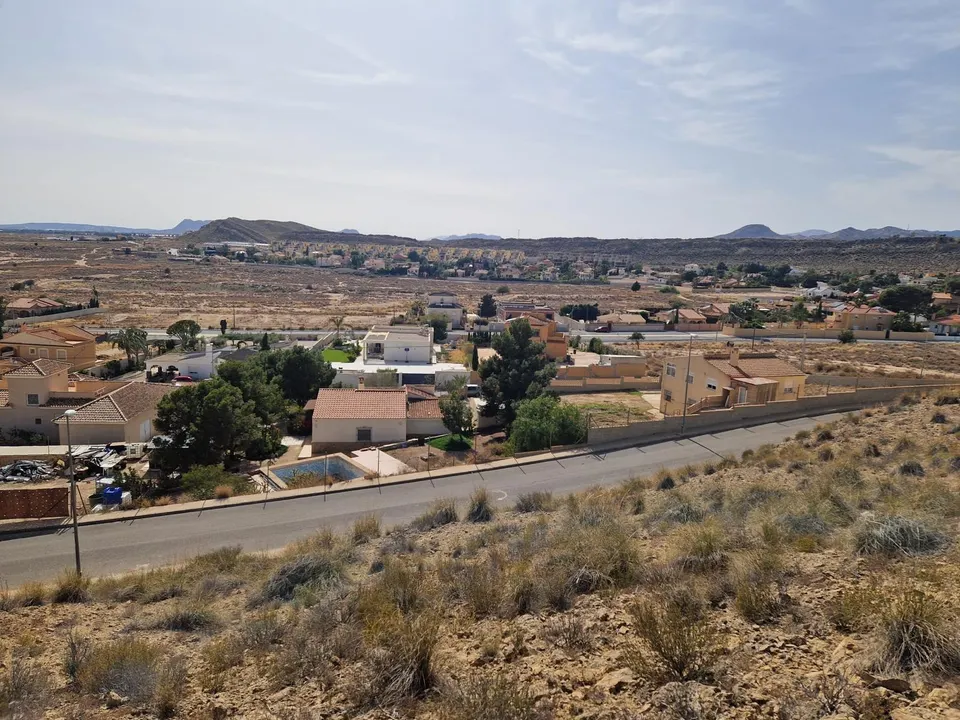 Oportunidad Única en Mutxamel: Parcelas Urbanas con Vistas Espectaculares