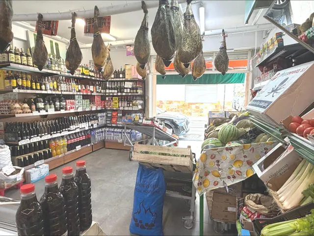 FRUTERIA / SUPERMERCADO EN TRASPASO — 5