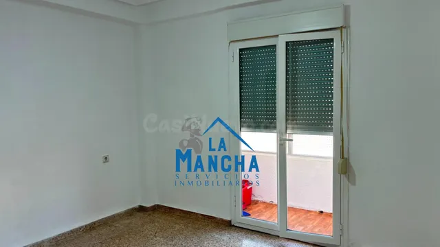 *175.000€* INMOBILIARIA LA MANCHA VENDE PISO EN ZONA CIRCUNV - foto 2