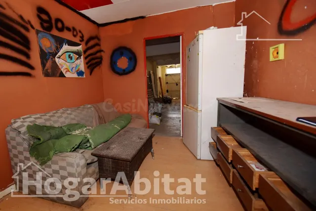¡GRAN OPORTUNIDAD! CASA ESQUINERA PARA REFORMAR CON GARAJE,  - foto 3
