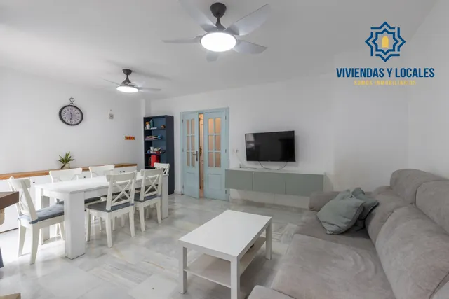 Casa independiente con piscina en La Zubia. — 7