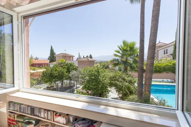 ESPECTACULAR CASA CON PISCINA EN LAS GABIAS — 11