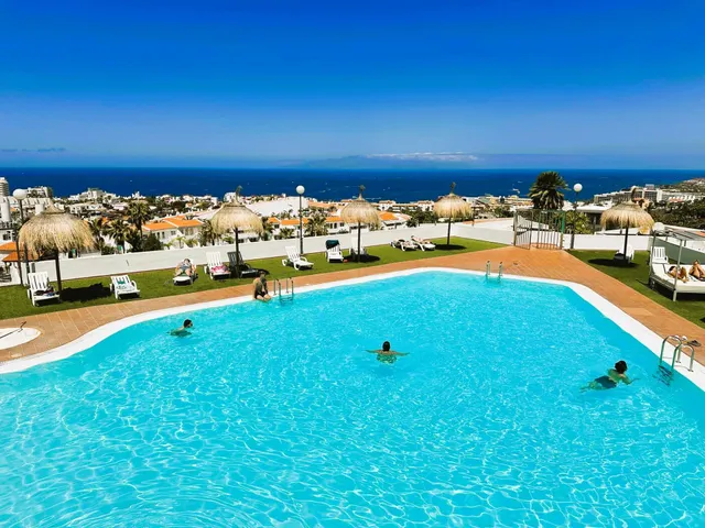Encantador Estudio con Terraza y Vista al Mar en Torviscas