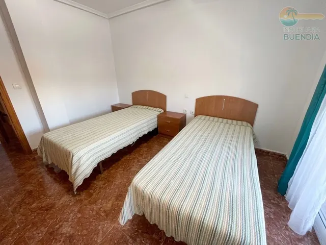 Piso de 3 dormitorios , garaje y trastero muy cercano a servicios — 13