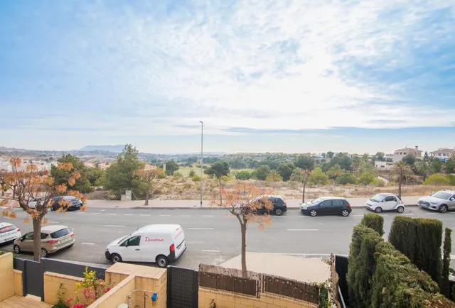 AMPLIO DUPLEX EN CAMPO DE GOLF — 34