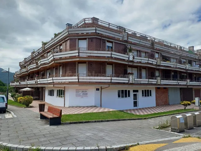 LOCAL PARA CONVERTIRLO EN VIVIENDAS EN RAMALES DE LA VICTORI