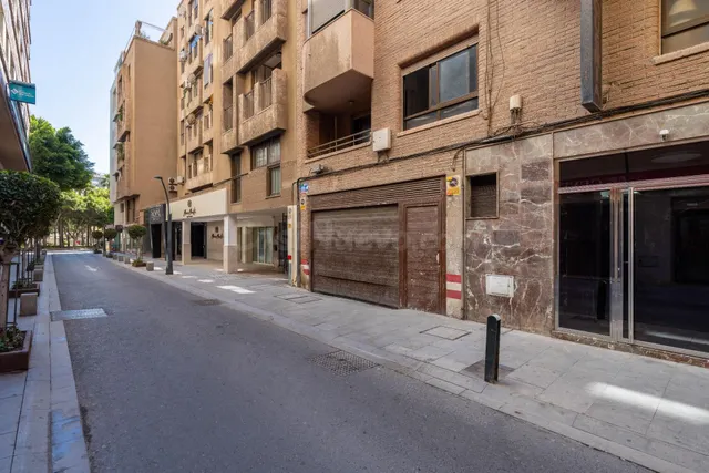 Amplia plaza de aparcamiento en calle Marqués de Comillas, c - foto 3