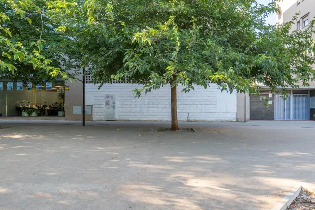 Estupendo Local comercial en la zona del PTS — 2