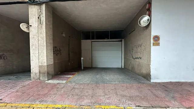 Plaza de garaje privada con videovigilancia en Parque de las Avenidas II, Torrevieja — 9