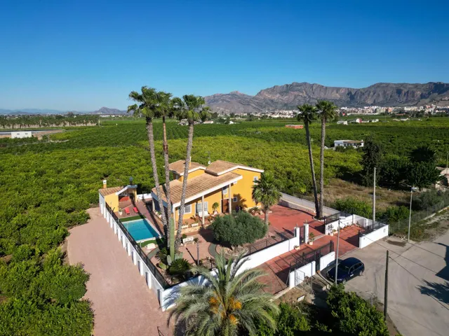 Magnífico Chalet en Orihuela – Listo para Entrar a Vivir — 2