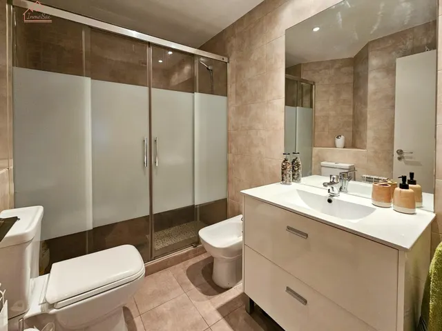 Inmueble en venta con terraza, plaza de garaje y trastero junto al Metro Urgel! — 25