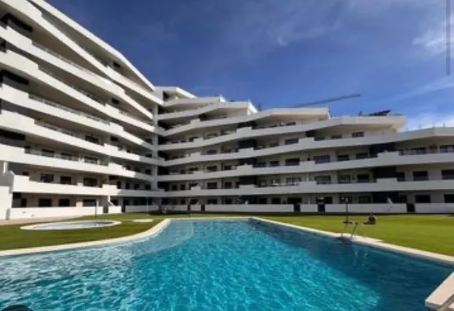 Piso nuevo a estrenar con terraza de 20 m2, piscina comunitaria y jardín en San Miguel de Salinas — 14