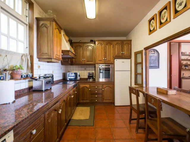 Chalet independiente junto a Paseo de Chil, con jardín, ascensor y vistas a la bahía — 31
