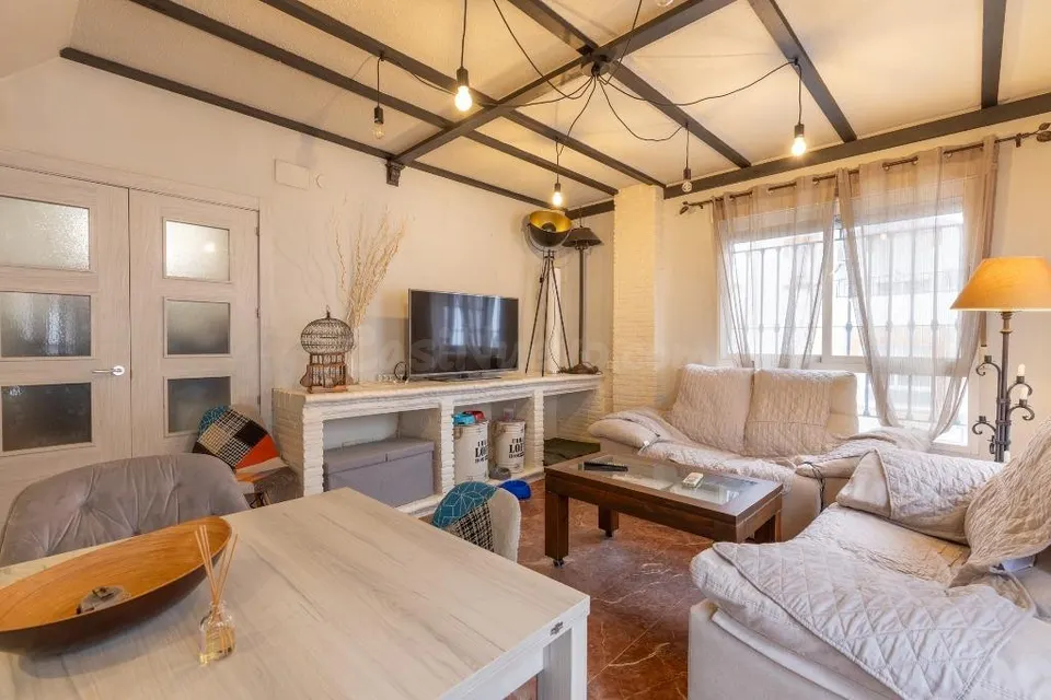 En venta casa adosada junto estación de autobuses