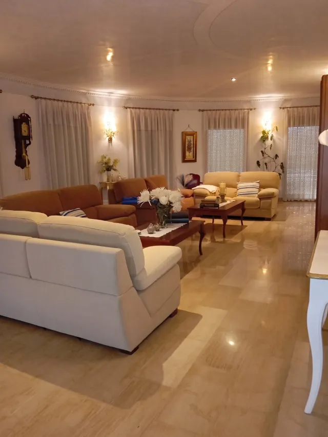 Villa de lujo con finca de 3.500 m2, piscina, casa de invitados y caballeriza — 27