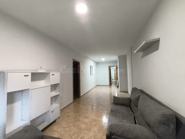 Amplia Planta Baja en el Corazón de Ocaña por €165,000 — 5