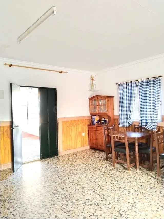 Villa con piscina, 2 naves y licencia para eventos en Urbani - foto 3
