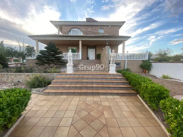 Espectacular chalet en la mejor zona del municipio — 45