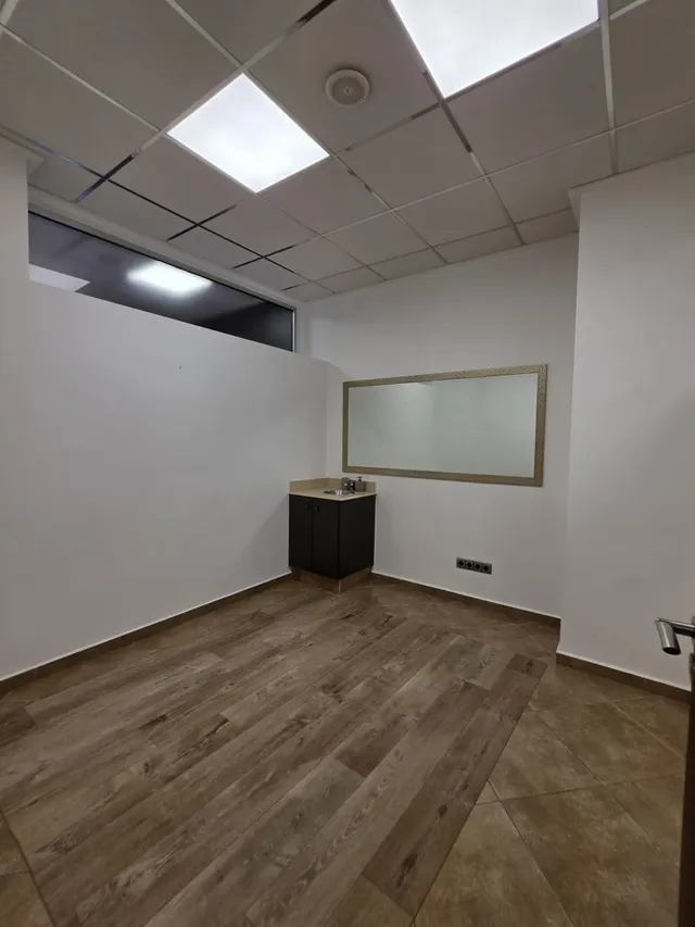 Local comercial con opción a vivienda en Benissa Pueblo : luz, amplitud y vistas al Peñón de Ifach y al Mar — 9