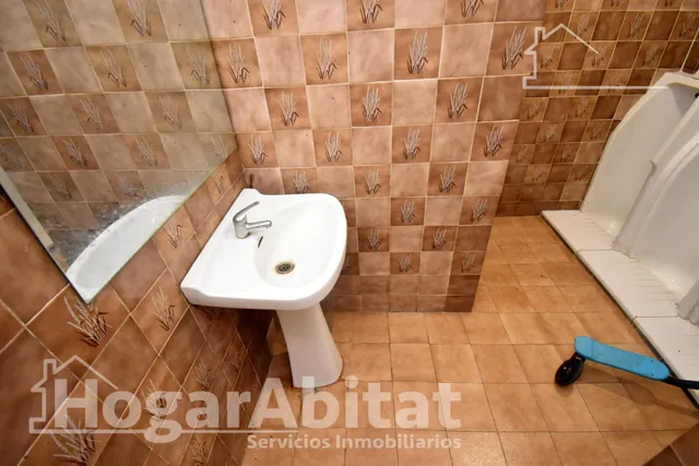 AMPLIA CASA PARA REFORMAR CON 7 DORMITORIOS EN EL CENTRO — 38