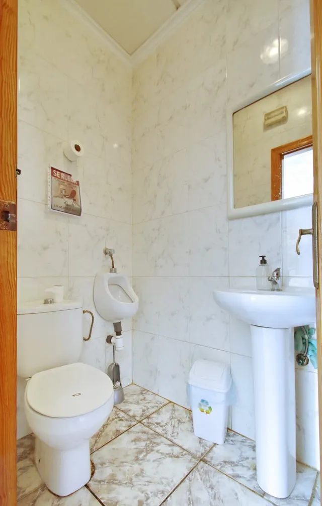 Local con terraza enorme, donde se encuentra 3 negocios en Santa Pola!!! — 22