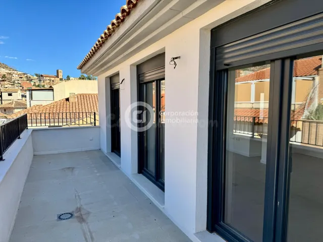 Ático de 2 dormitorios con 2 terrazas en el centro de Lorca - foto 2