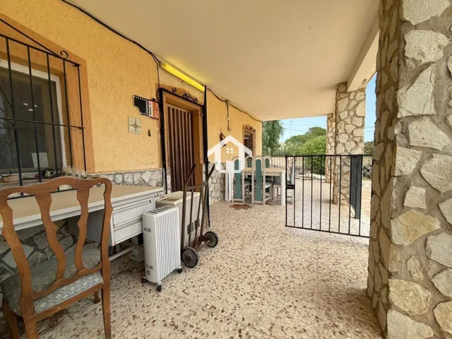 Casa independiente en moralet, Alicante. dos viviendas independientes, 3.700m2 de parcela, 5 habitaciones, 3 baños, piscina — 47