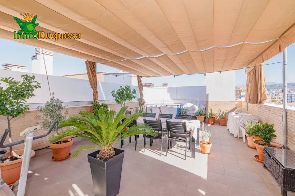 Ático duplex con terraza de 61 m2, plaza de aparcamiento, trastero, piscina comunitaria, padel - PTS.