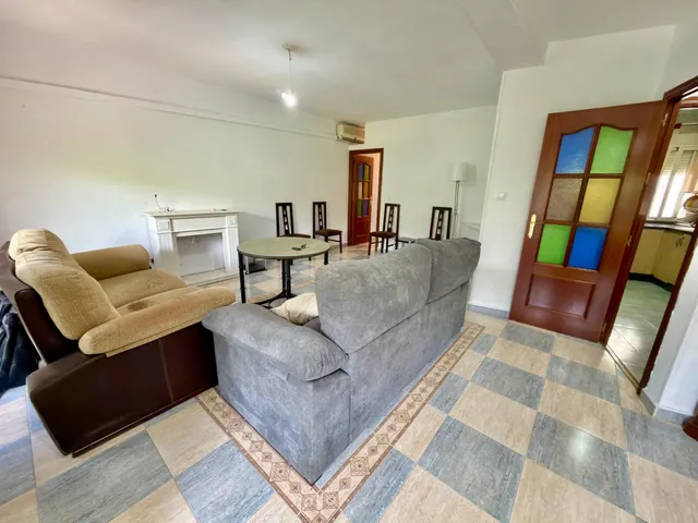 Amplio piso con terraza, 3 dormitorios y posibilidad de 4 en Av. Barcelona – Viñuela – Rescatado — 7