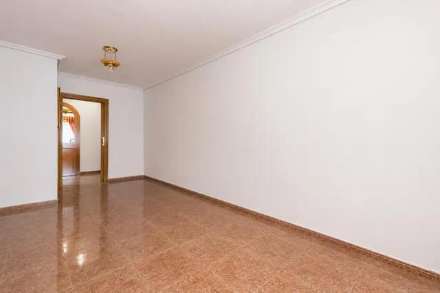 Piso de 3 dormitorios con garaje incluido en el Infante, Murcia — 7