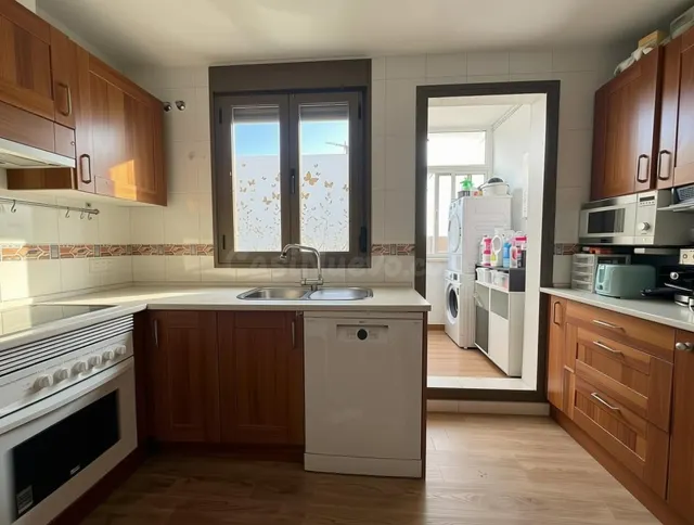 Piso de 3 dormitorios y 2 baños con terraza, piscina y garaj