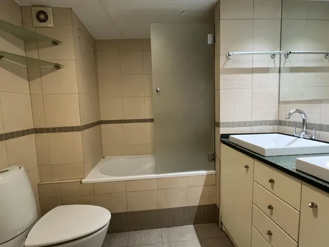 PISO MUY AMPLIO Y TRANQUILO EN SARRIA — 22