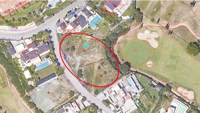Terreno exclusivo Costa del Sol con vistas al mar y golf en Benahavís — 6
