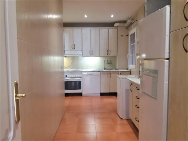 Alquiler de Piso Exterior en Puerta de Toledo con Piscina y Vigilancia — 2