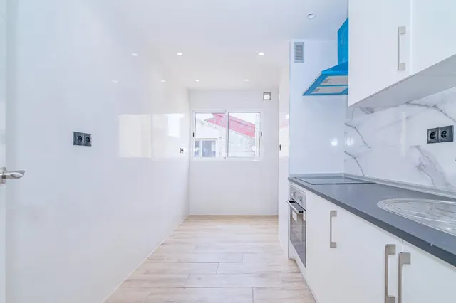 Venta 5 dormitorios. baño. aseo. reformado — 28