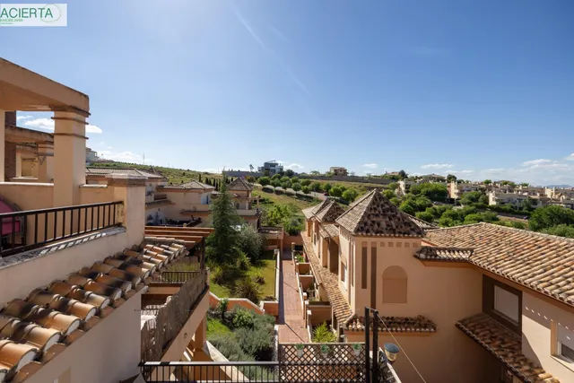 Ponemos a la venta esta preciosa casa en Urbanizacion cerrada, con zonas comunes y piscina comunitaria. — 34